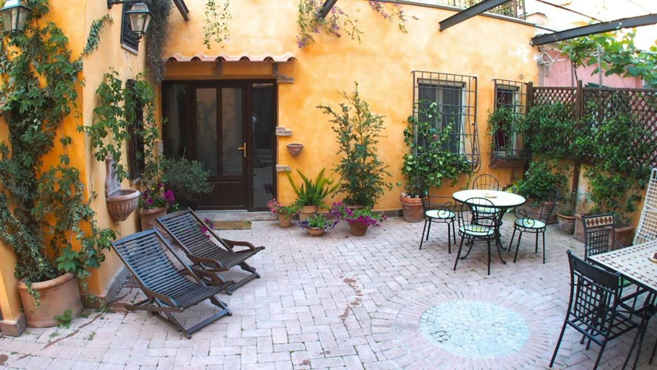 La Piazzetta Di Roma Villa Exterior photo